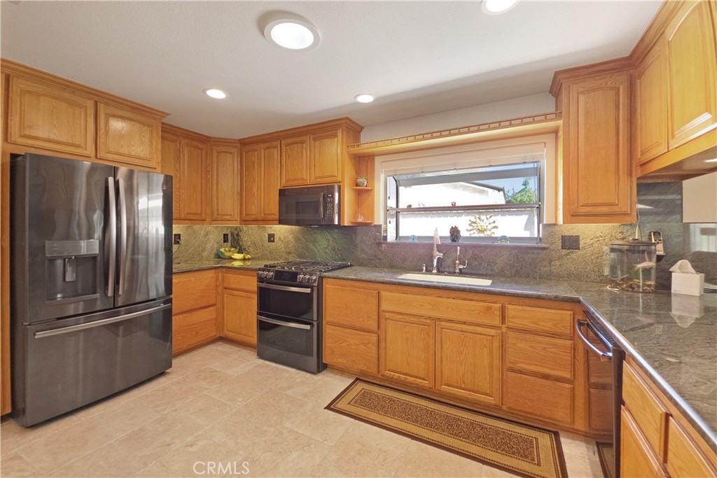 15597 Rolling Ridge Property Photo 10