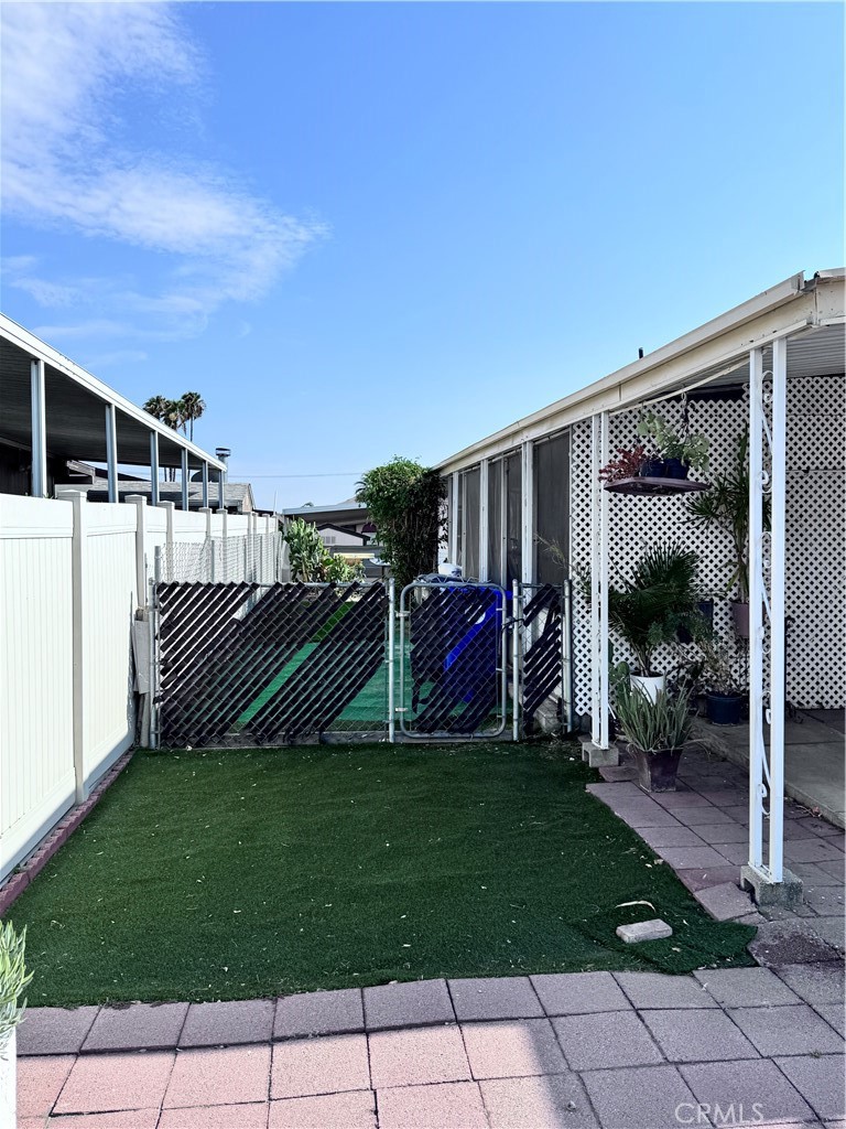 16860 Slover Property Photo 5