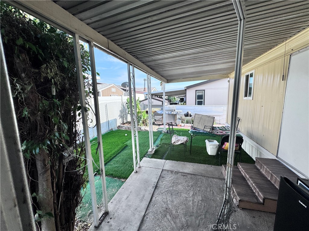 16860 Slover Property Photo 7