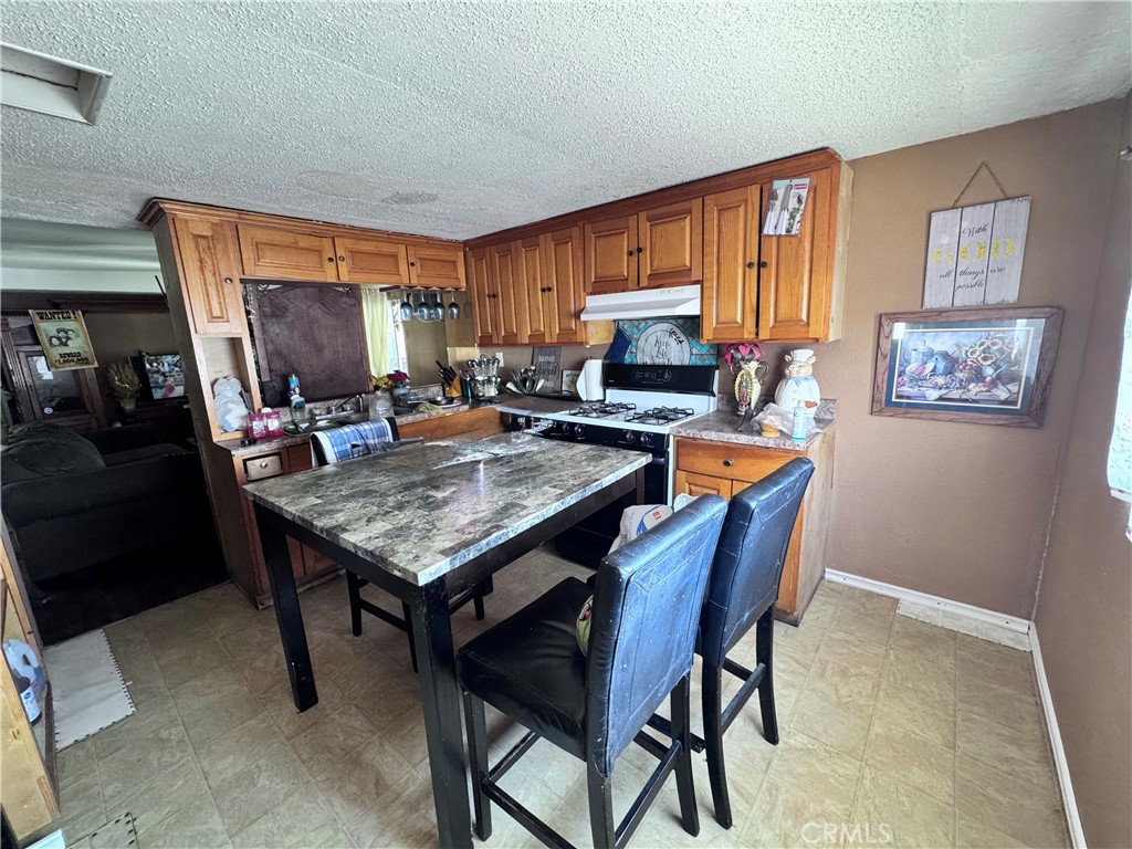 16860 Slover Property Photo 11