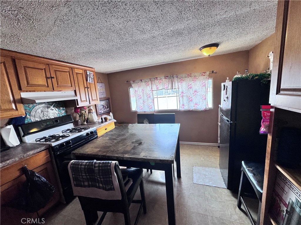 16860 Slover Property Photo 14