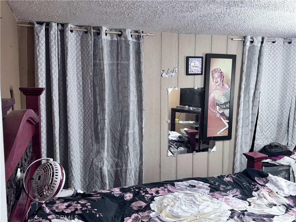 16860 Slover Property Photo 21