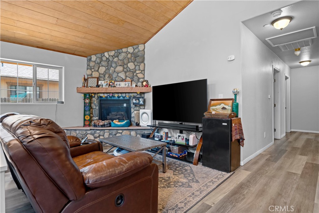 969 Hemlock Property Photo 10