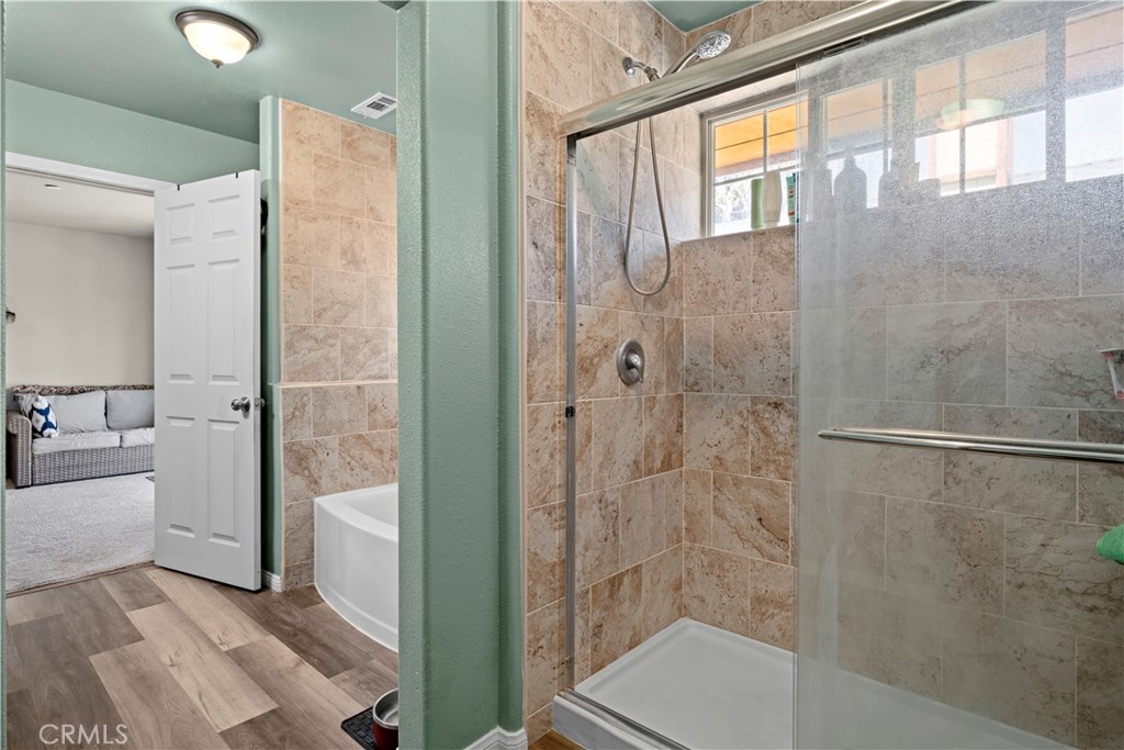 969 Hemlock Property Photo 31