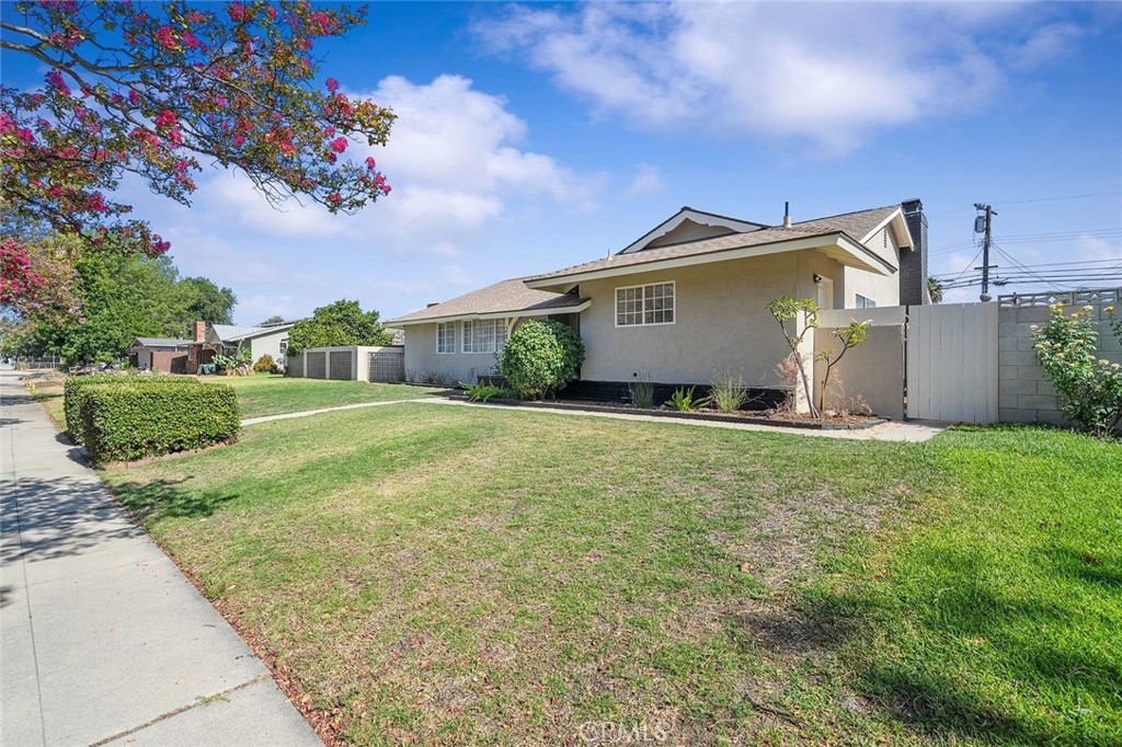 285 E Mckinley Avenue Property Photo 1
