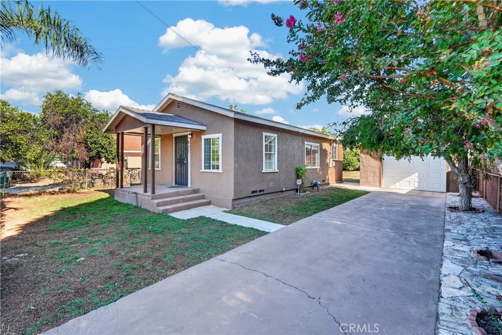 921 W Grand Property Photo 1