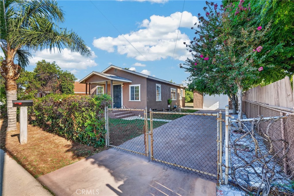 921 W Grand Property Photo 2