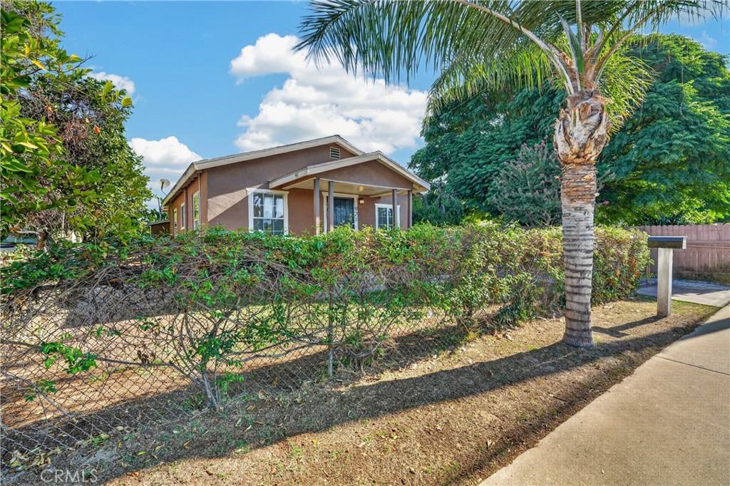 921 W Grand Property Photo 3