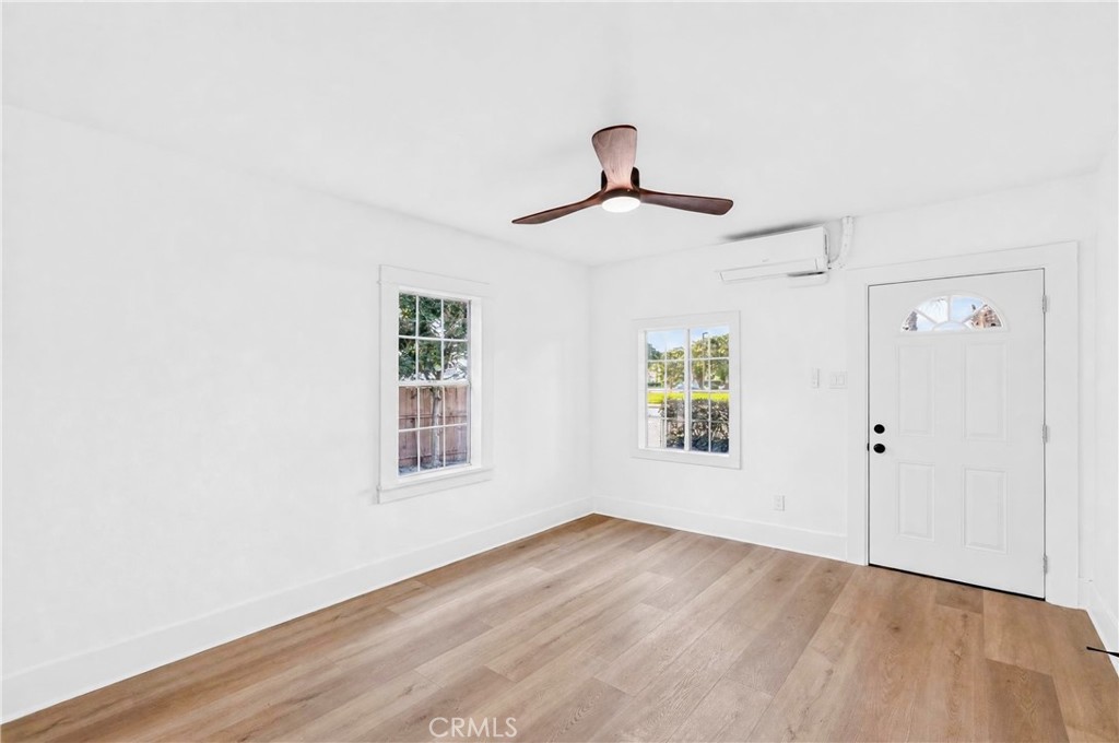 921 W Grand Property Photo 8