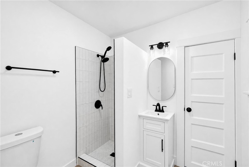 921 W Grand Property Photo 21