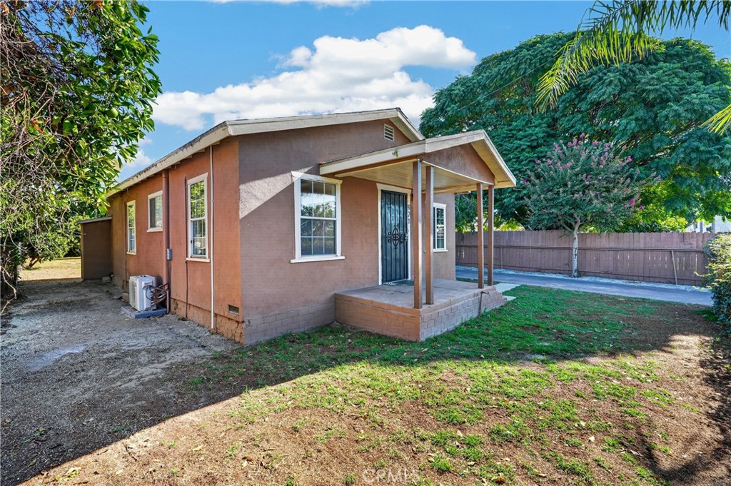 921 W Grand Property Photo 25