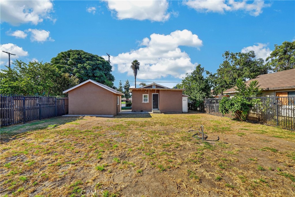921 W Grand Property Photo 28