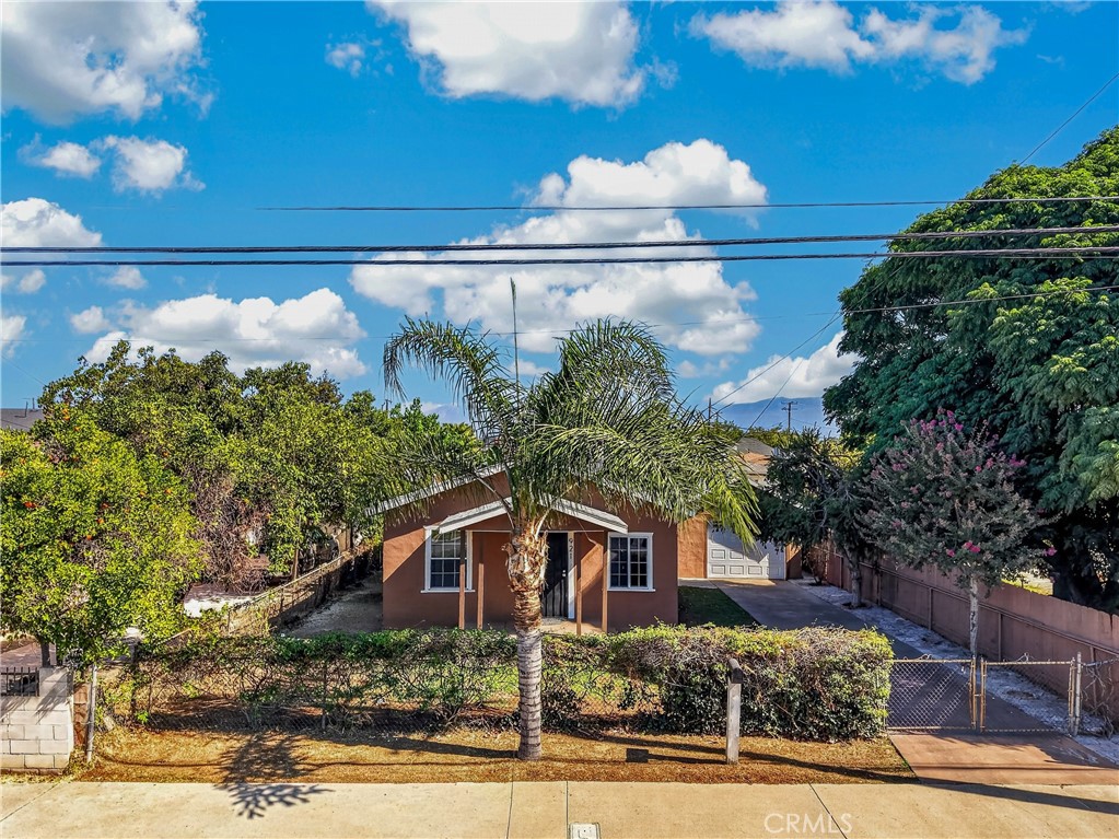 921 W Grand Property Photo 42
