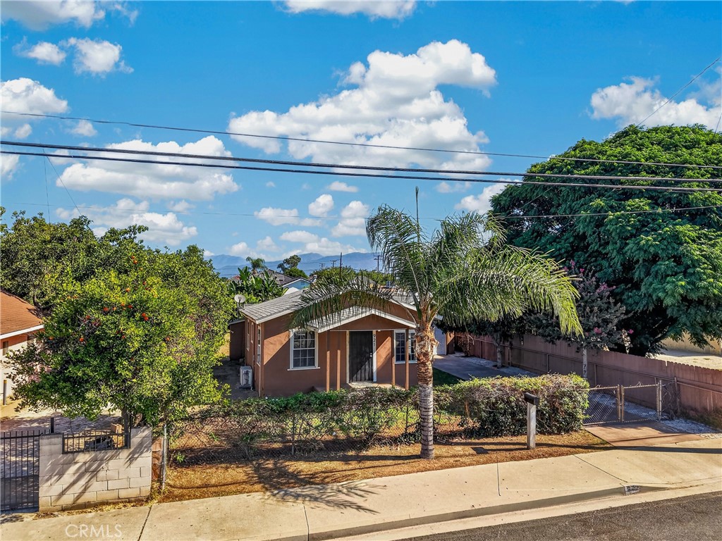 921 W Grand Property Photo 43