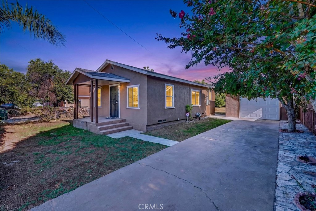 921 W Grand Property Photo 44