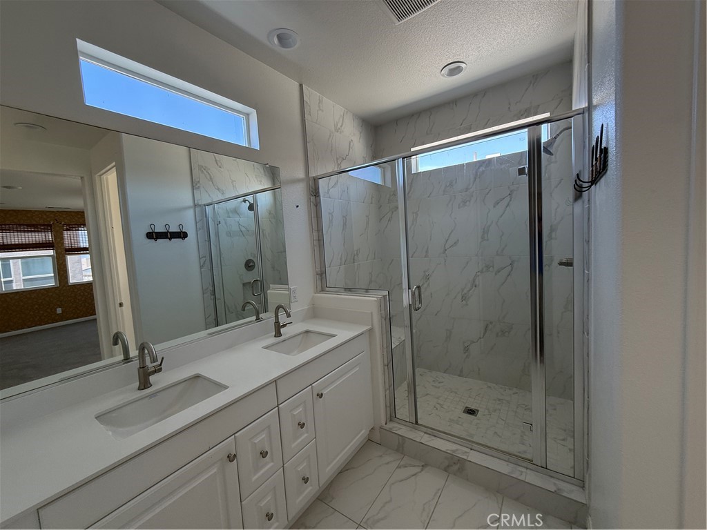 27418 Pioneer Court Property Photo 4