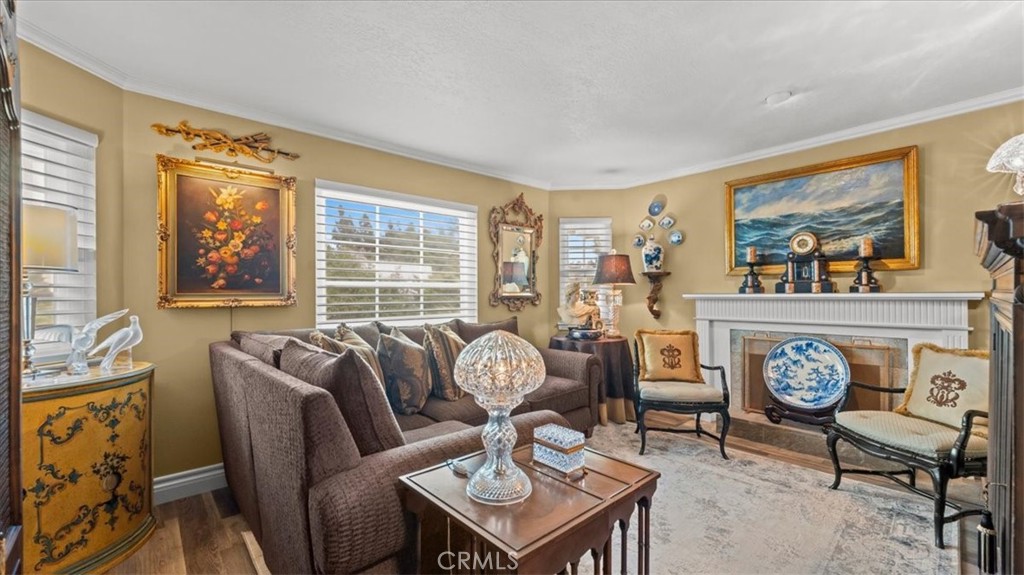 2184 Eiffel Circle Property Photo 4