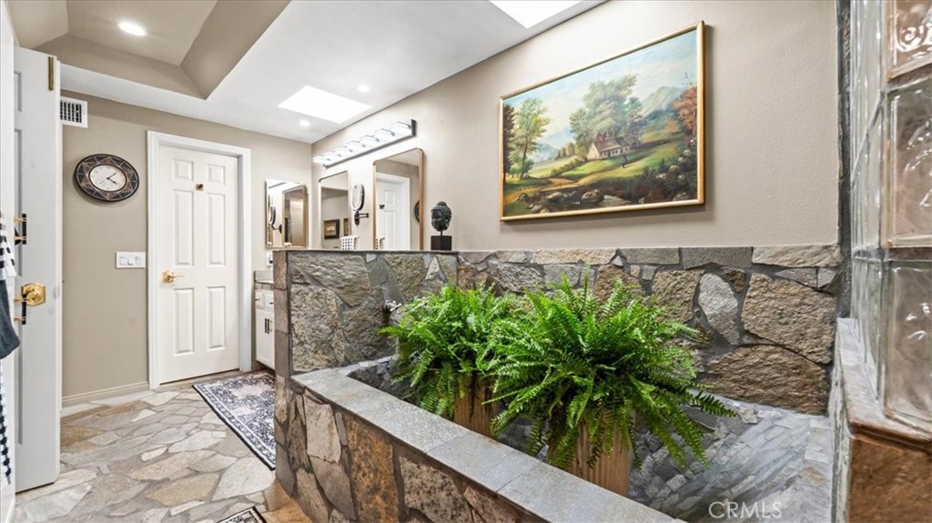 2184 Eiffel Circle Property Photo 38