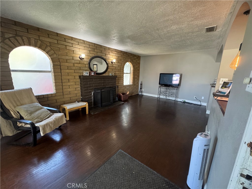 3280 Genevieve Property Photo 7