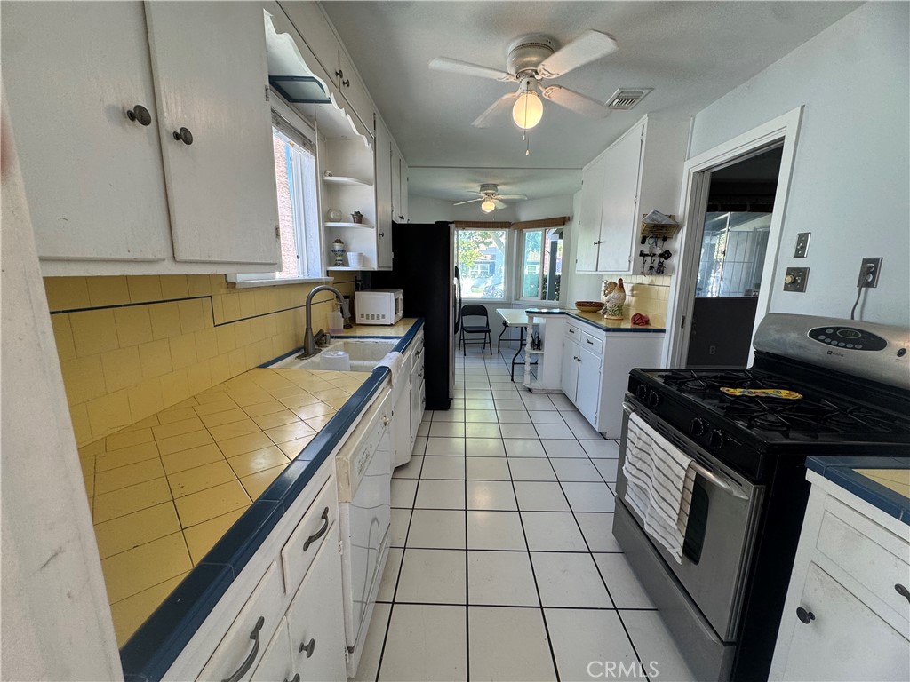 3280 Genevieve Property Photo 18