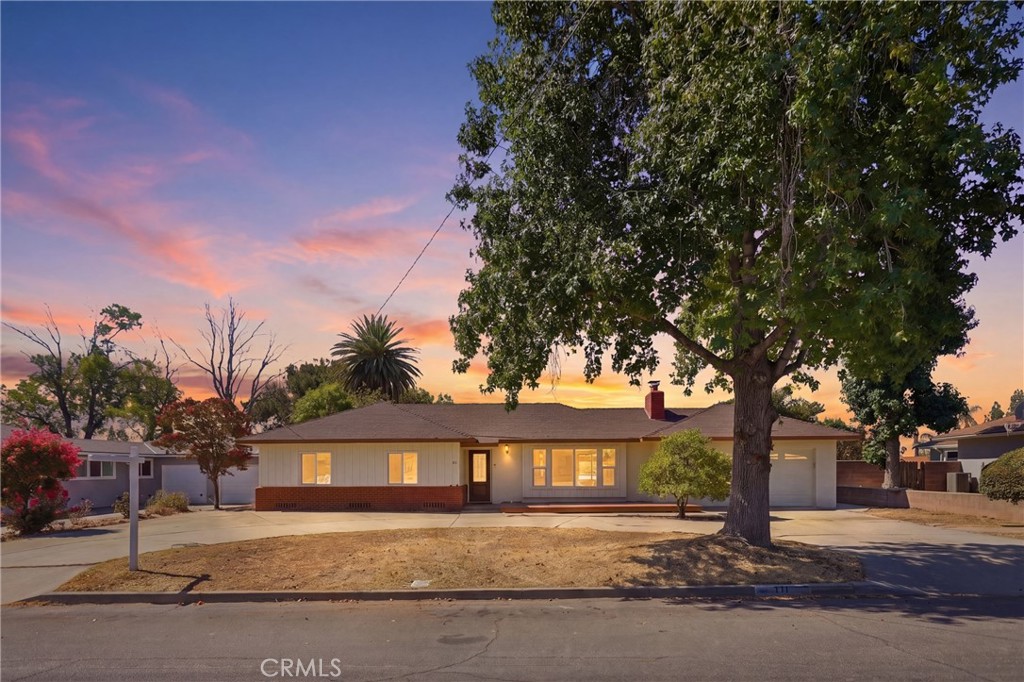 371 E Mariposa Drive Property Photo