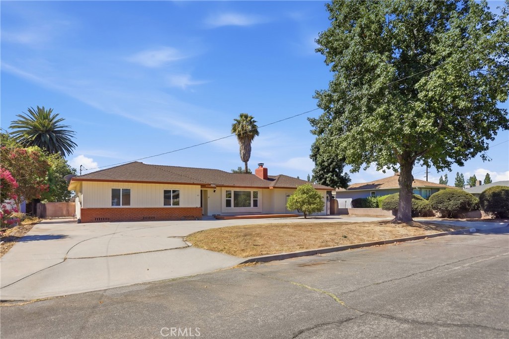 371 E Mariposa Drive Property Photo 4