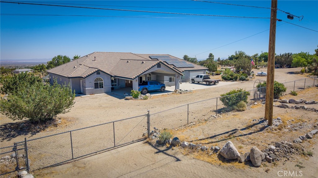 1220 Smoke Tree Property Photo 3