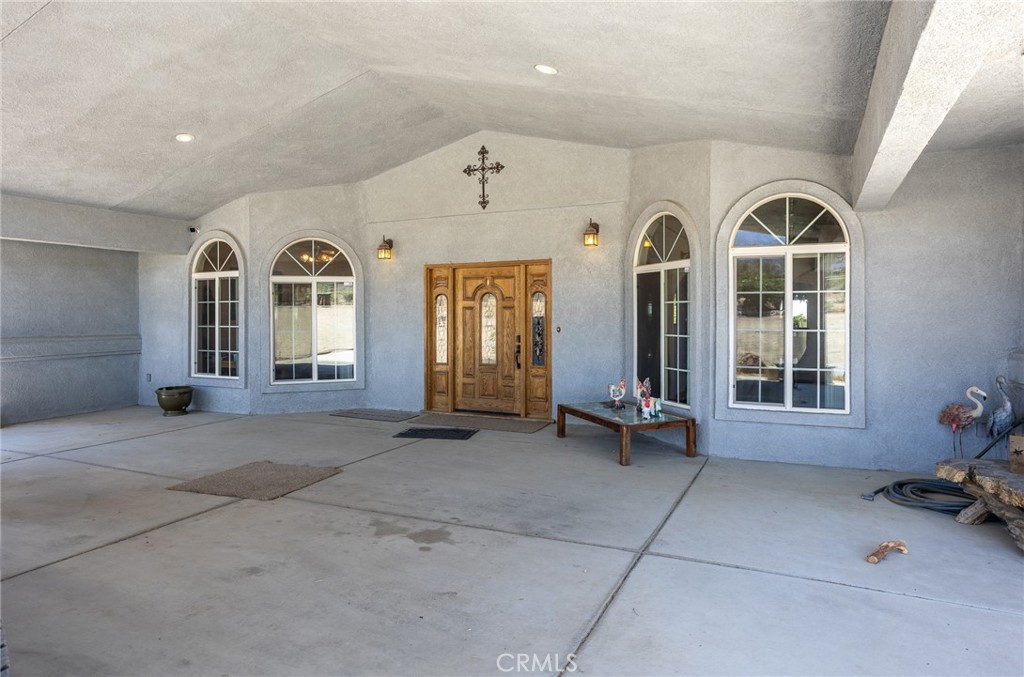 1220 Smoke Tree Property Photo 4