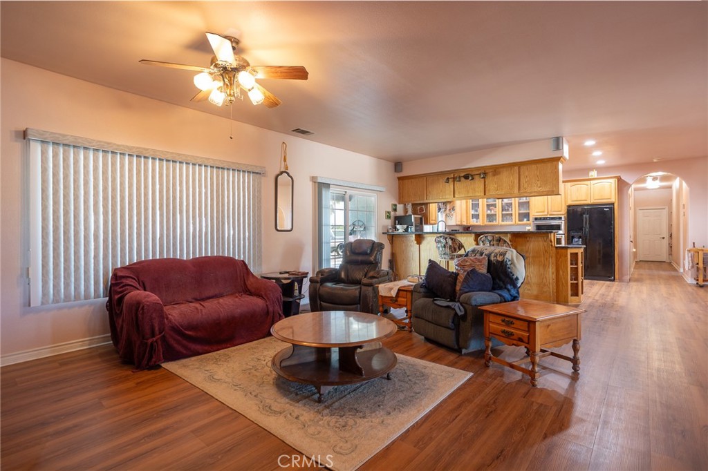1220 Smoke Tree Property Photo 6