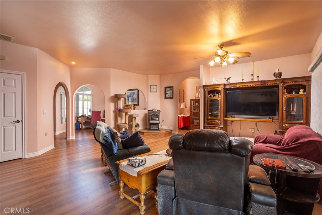 1220 Smoke Tree Property Photo 8