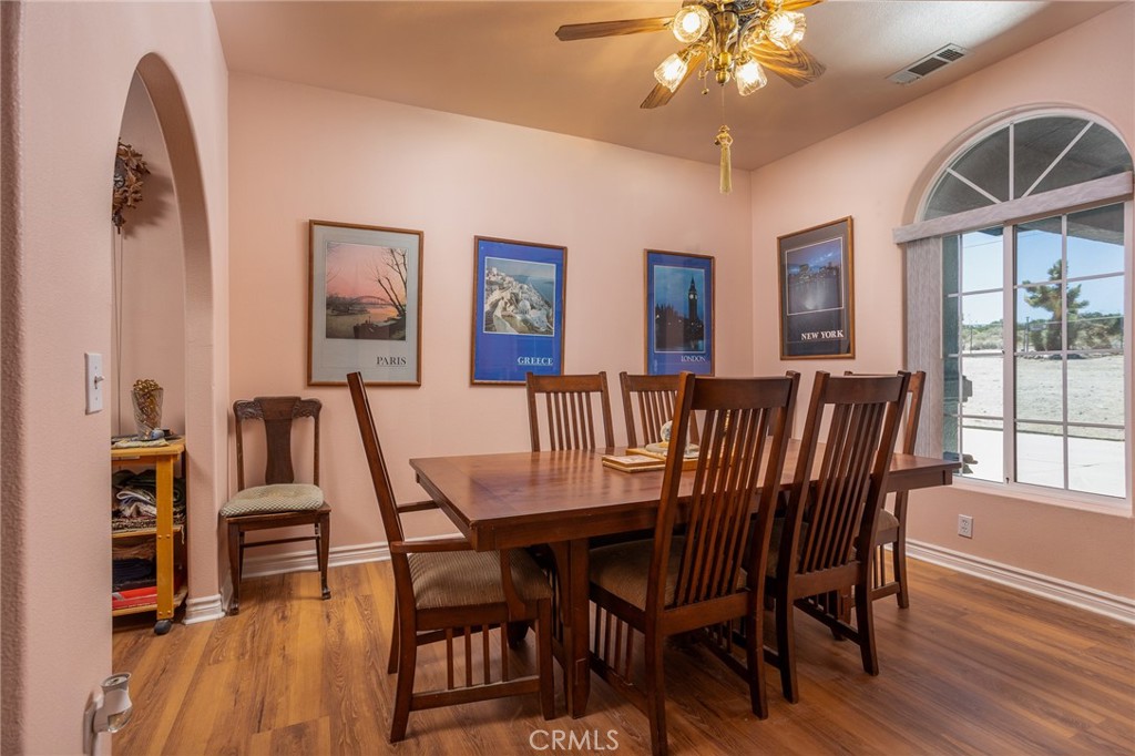1220 Smoke Tree Property Photo 10