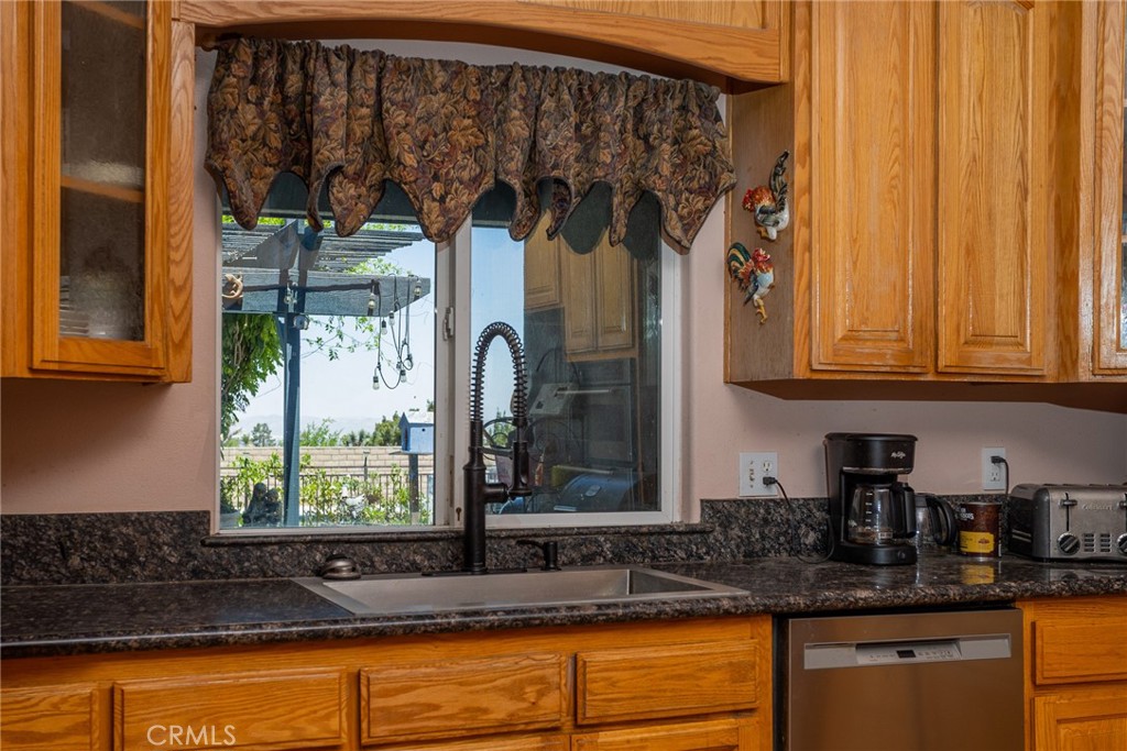 1220 Smoke Tree Property Photo 13