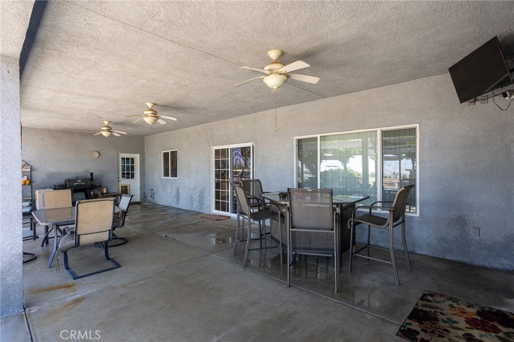1220 Smoke Tree Property Photo 27