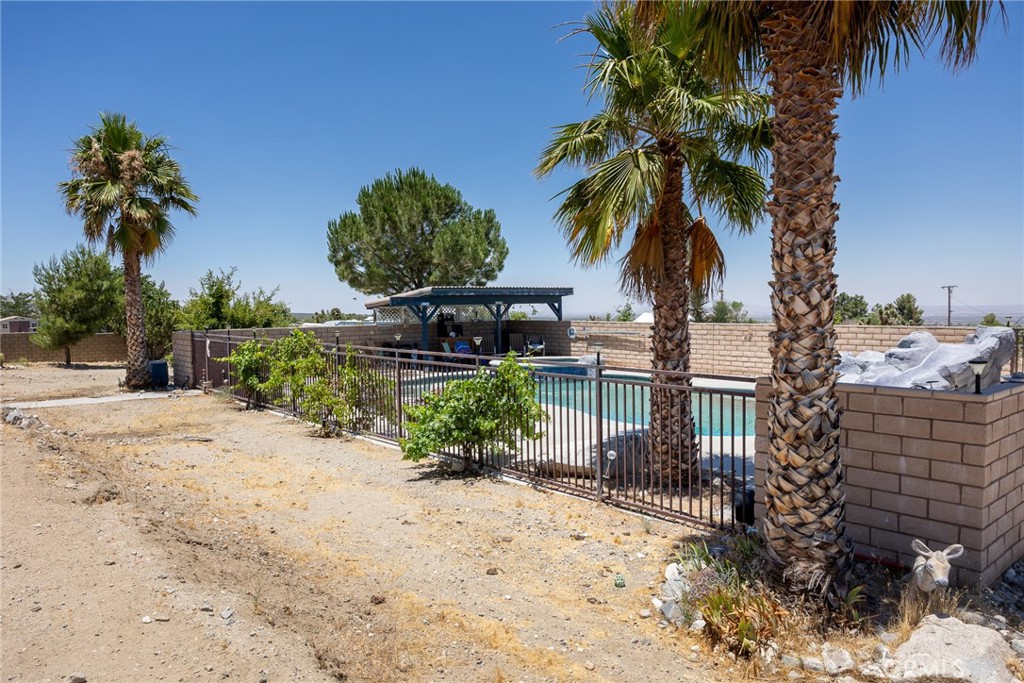 1220 Smoke Tree Property Photo 30
