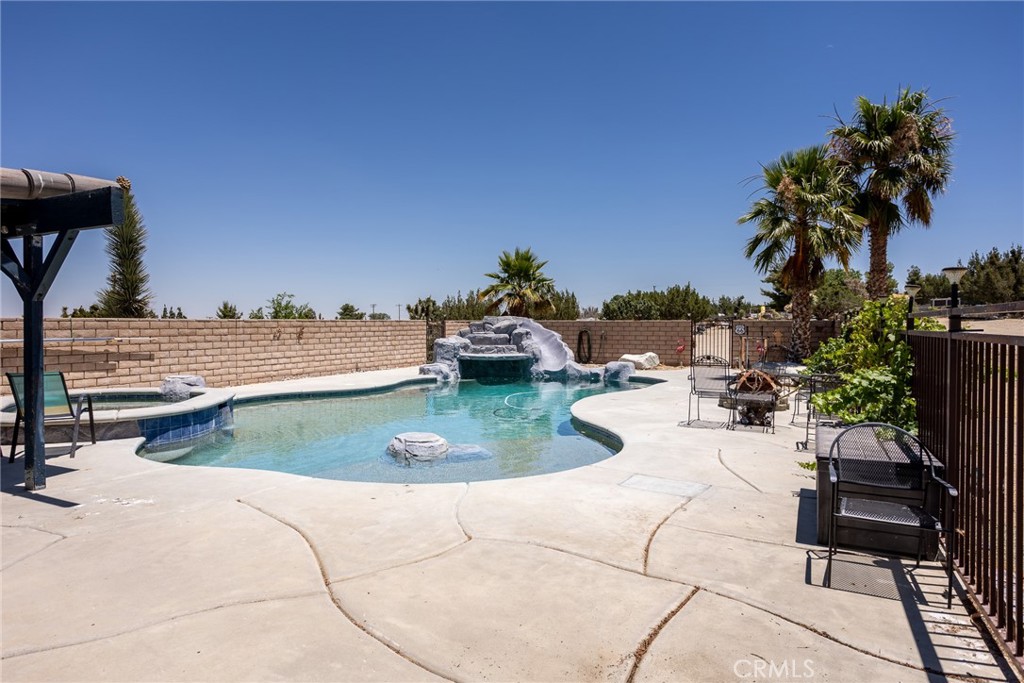 1220 Smoke Tree Property Photo 31