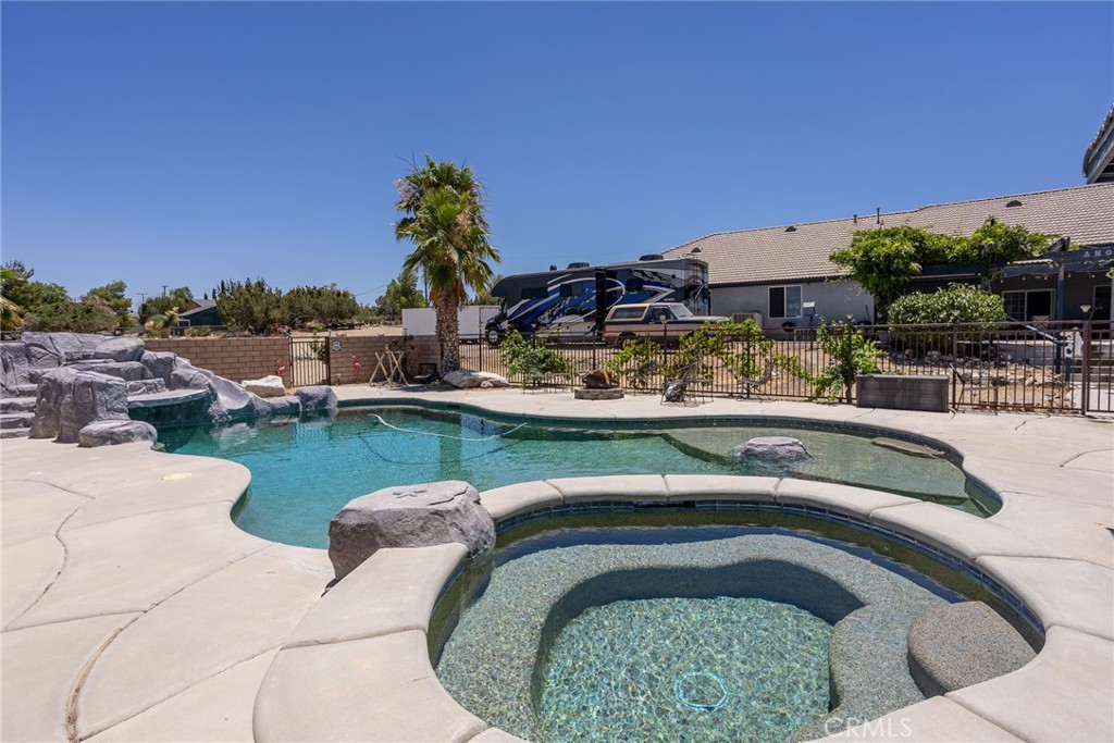 1220 Smoke Tree Property Photo 32