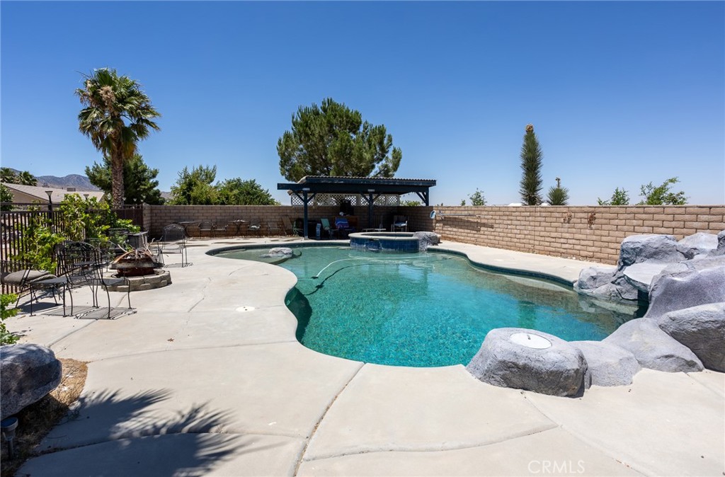 1220 Smoke Tree Property Photo 34