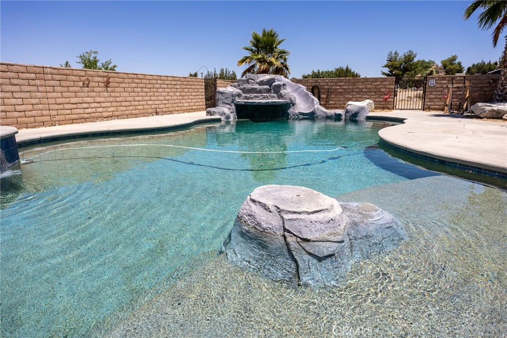1220 Smoke Tree Property Photo 35