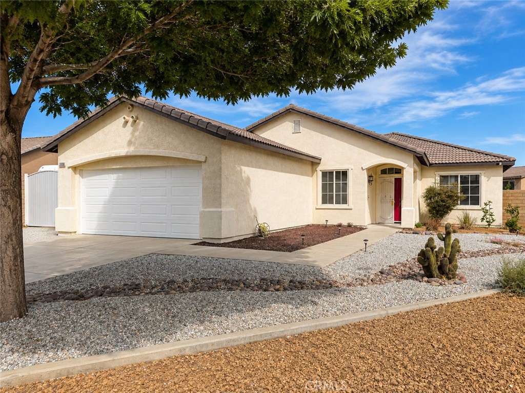13900 Nelliebell Property Photo 1