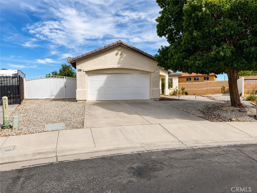 13900 Nelliebell Property Photo 2