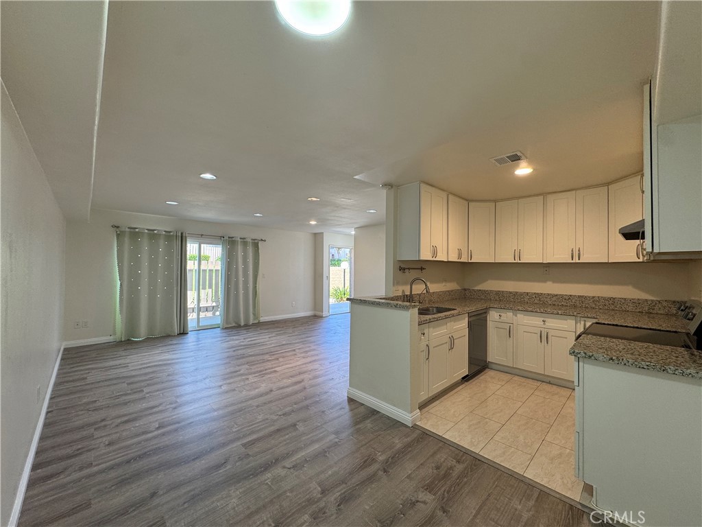2300 S Hacienda E5 Property Photo 3