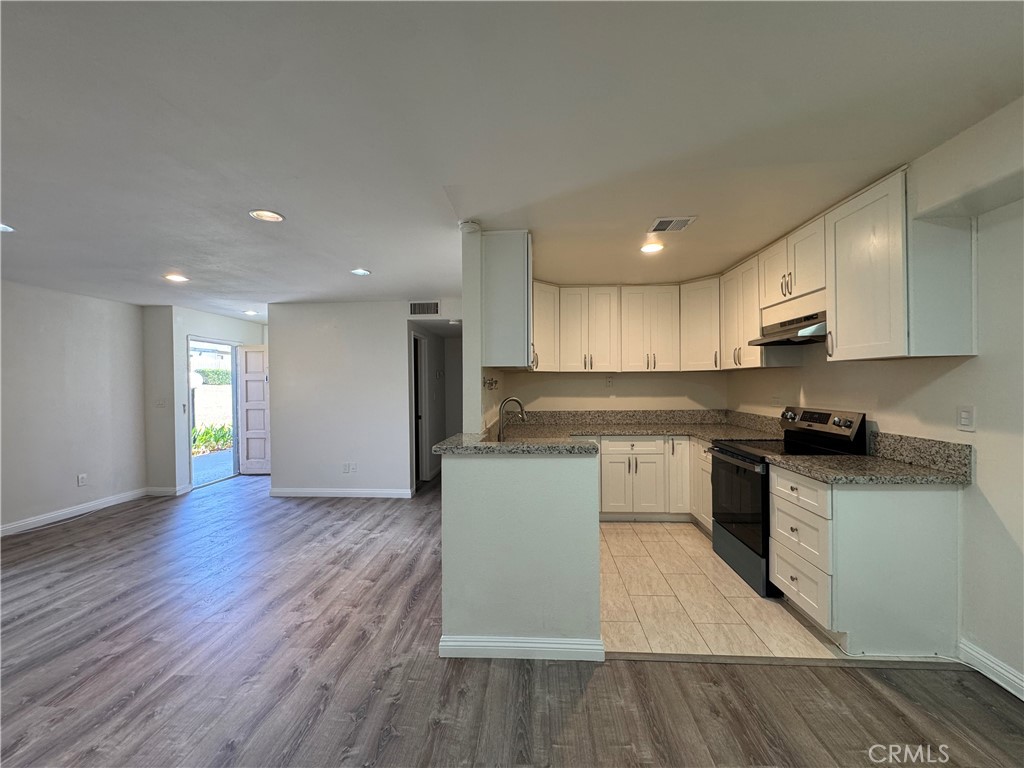 2300 S Hacienda E5 Property Photo 4