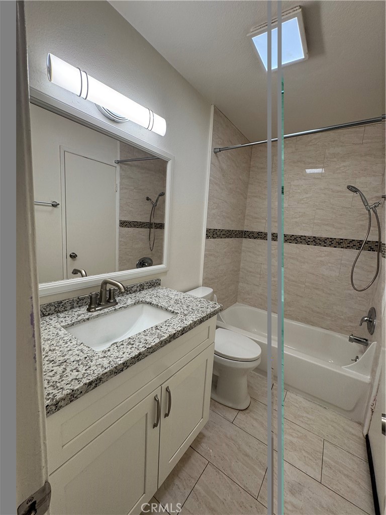 2300 S Hacienda E5 Property Photo 8