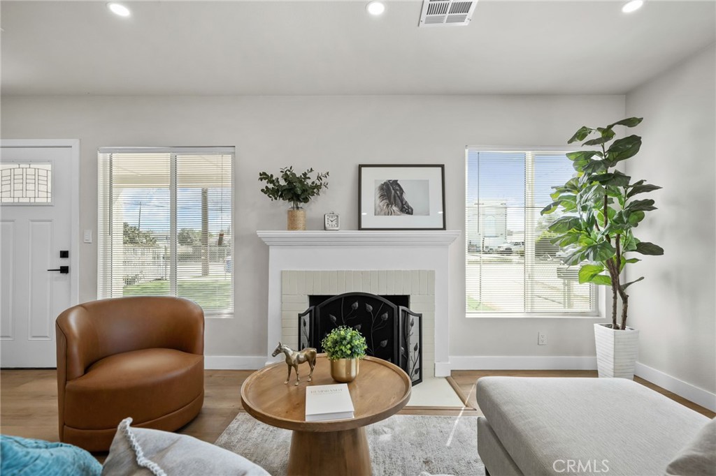 2225 Santa Anita Property Photo 5