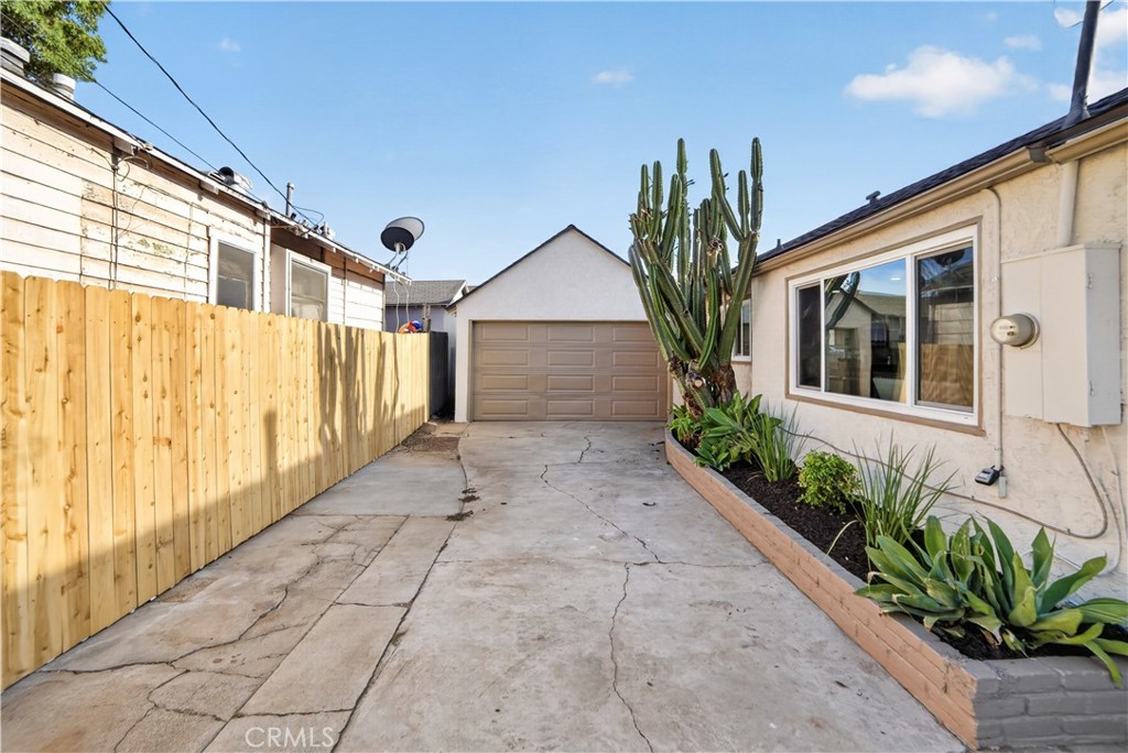 12522 Broadway Property Photo 7