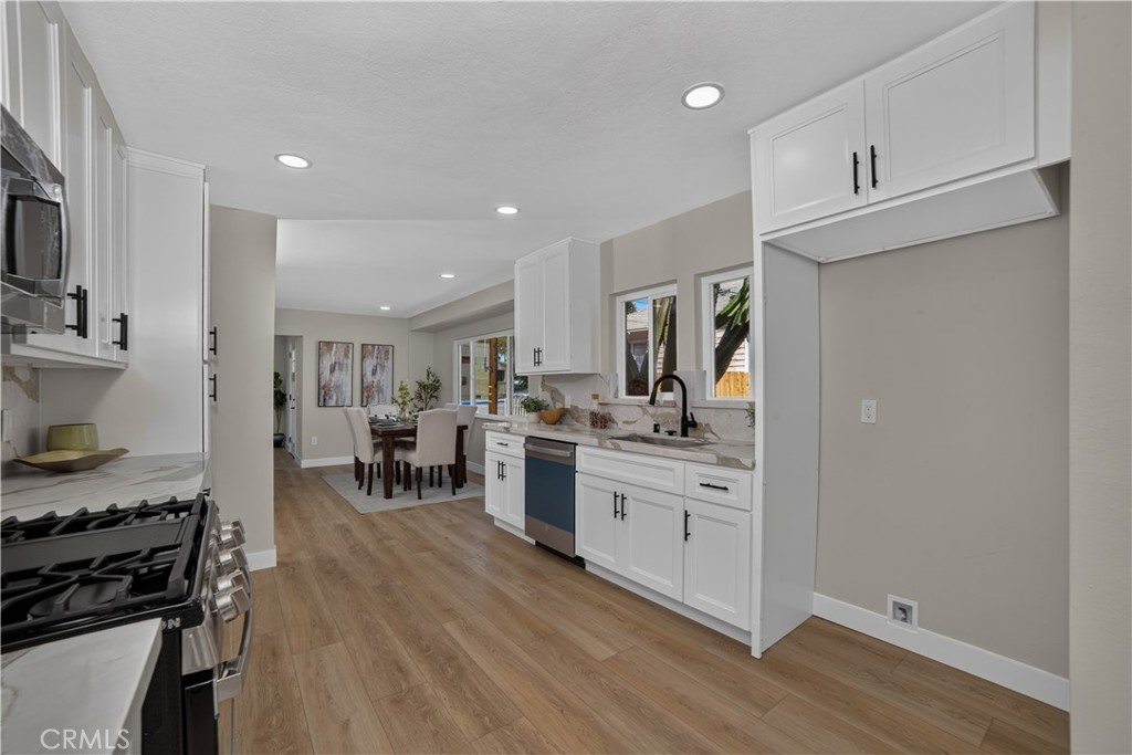 12522 Broadway Property Photo 29