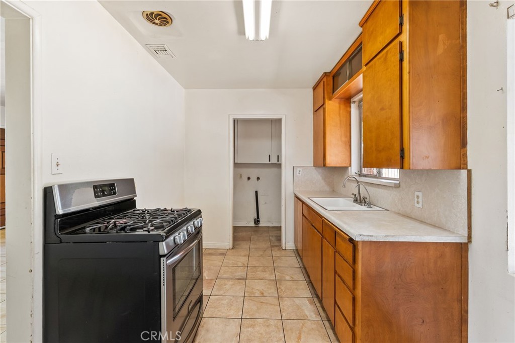 1016 Webster Property Photo 7