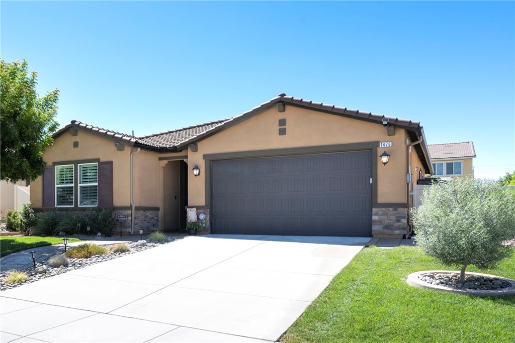 1476 Wicklow Property Photo 4