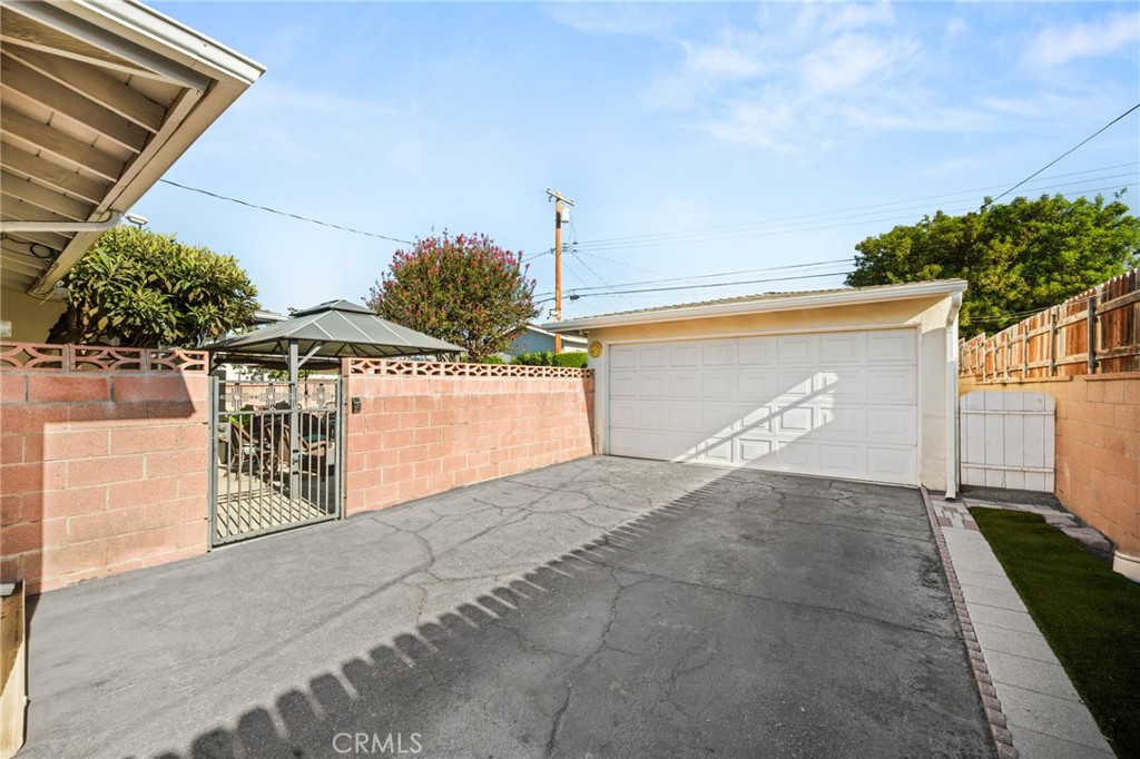 538 W F Street Property Photo 9