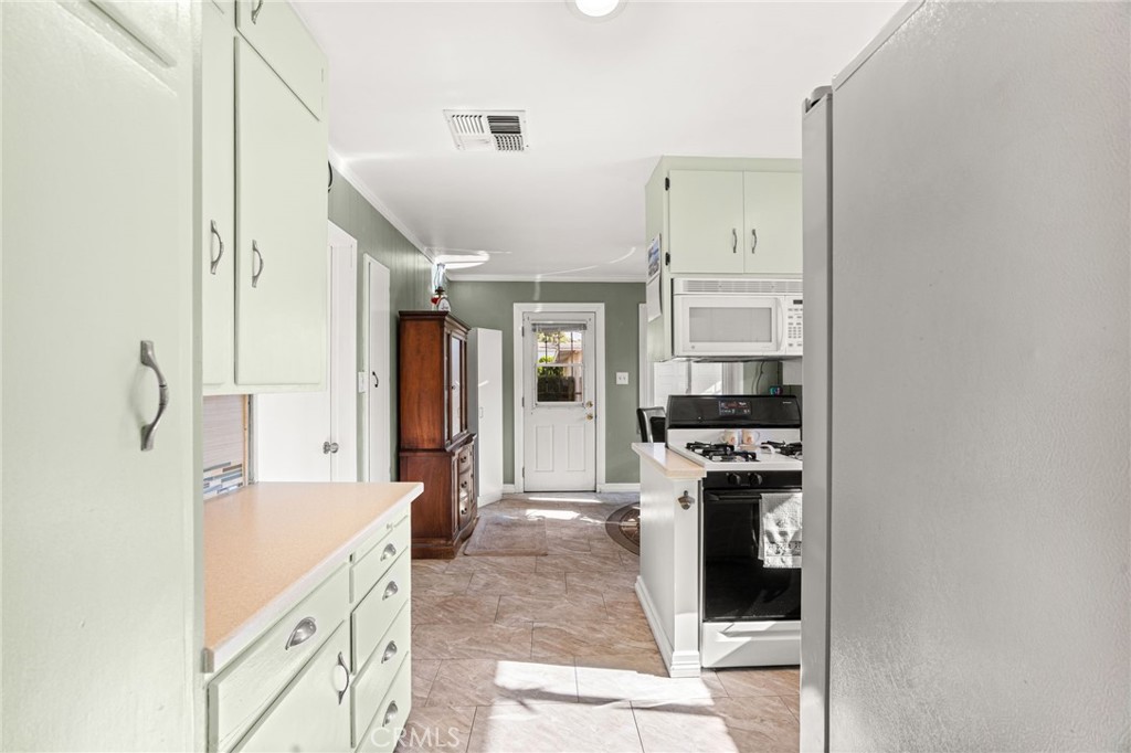 538 W F Street Property Photo 13